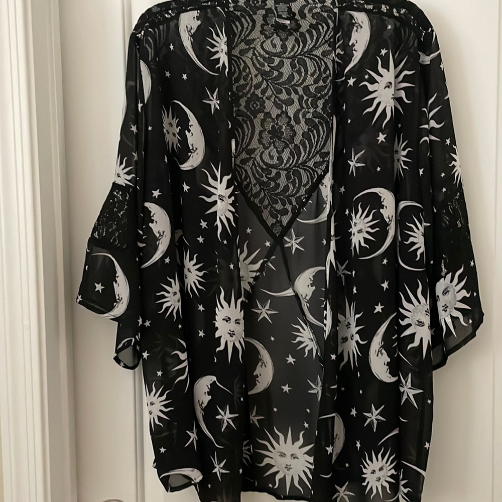 Hot Topic| Moon, Stars & Sun Kimono